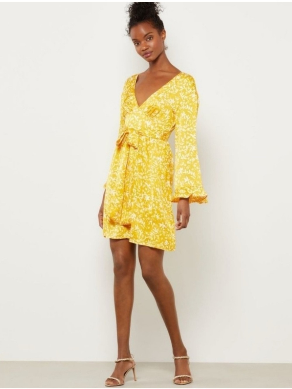 BCBGMaxAzria Delilah yellow floral kimono sleeve mini dress size medium NWT